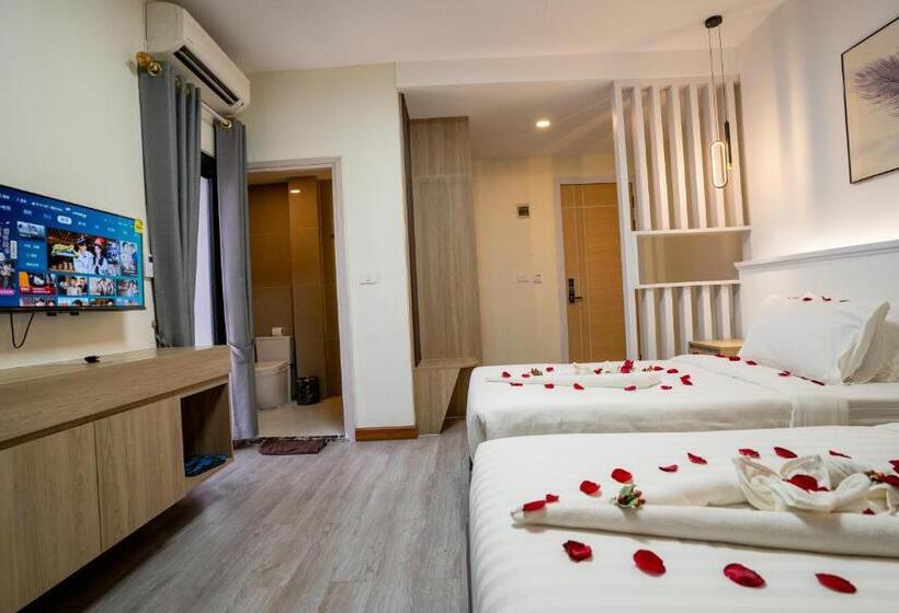 غرفة ديلوكس, Hak Heng