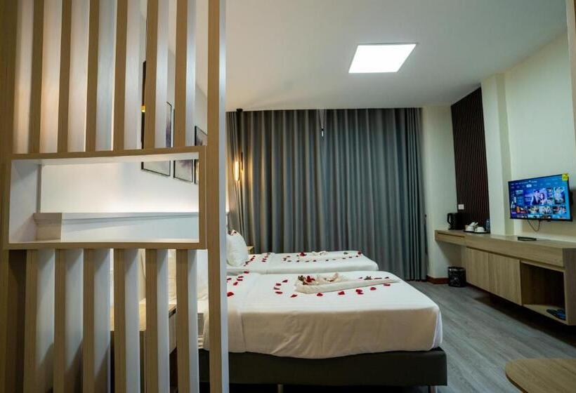 غرفة ديلوكس, Hak Heng