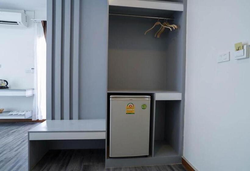 غرفة ديلوكس, Hak Heng