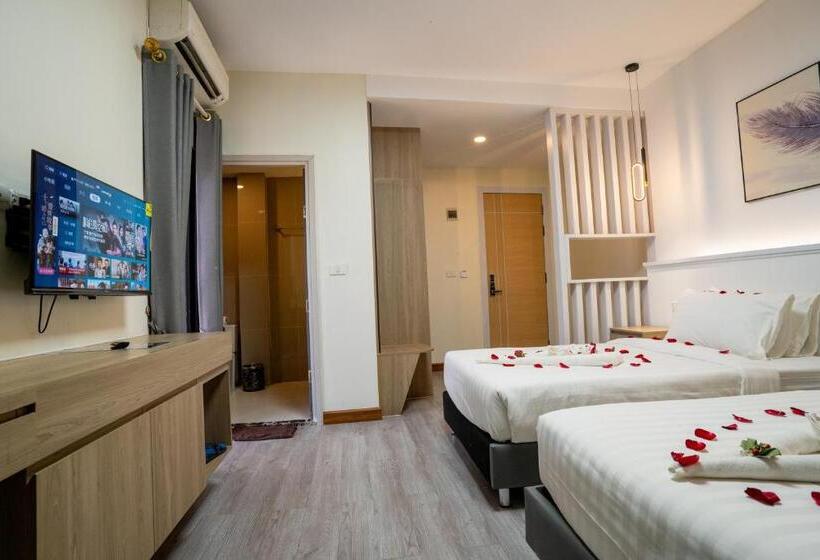 غرفة ديلوكس, Hak Heng