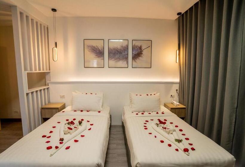 غرفة ديلوكس, Hak Heng