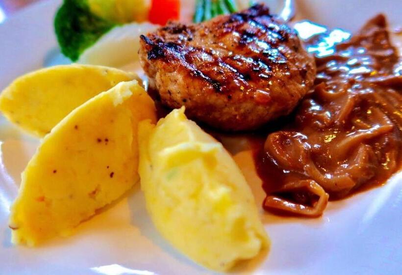 غرفة ديلوكس, Hak Heng