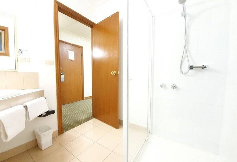 Camera Standard, Bell Motel