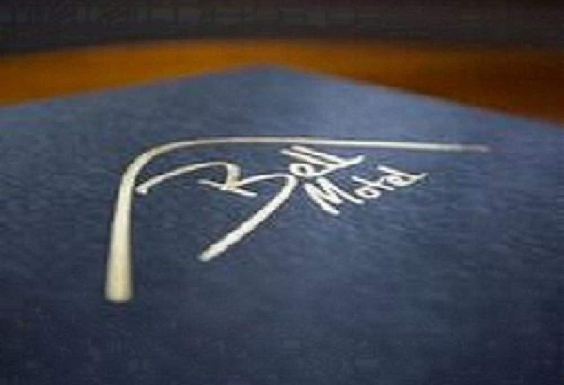 Camera Standard, Bell Motel