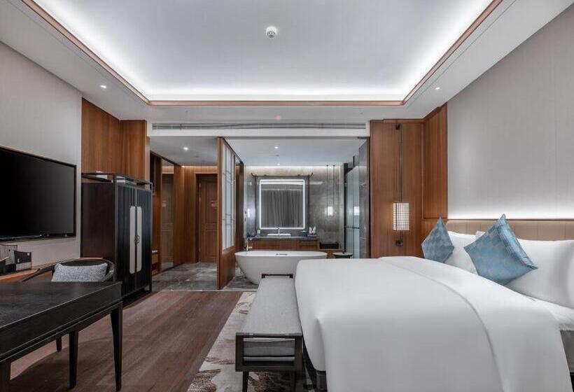 수피리어 룸, Guizhou Park