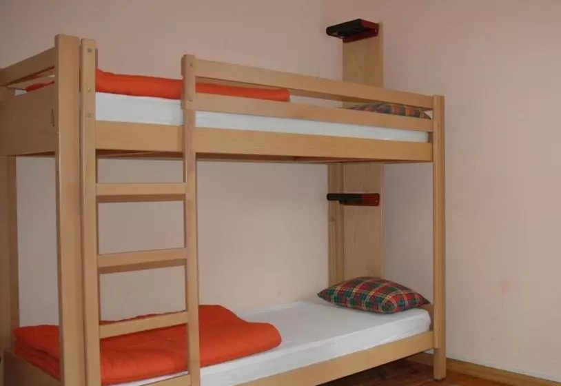 Standard Neljän Hengen Huone, Geneva Hostel