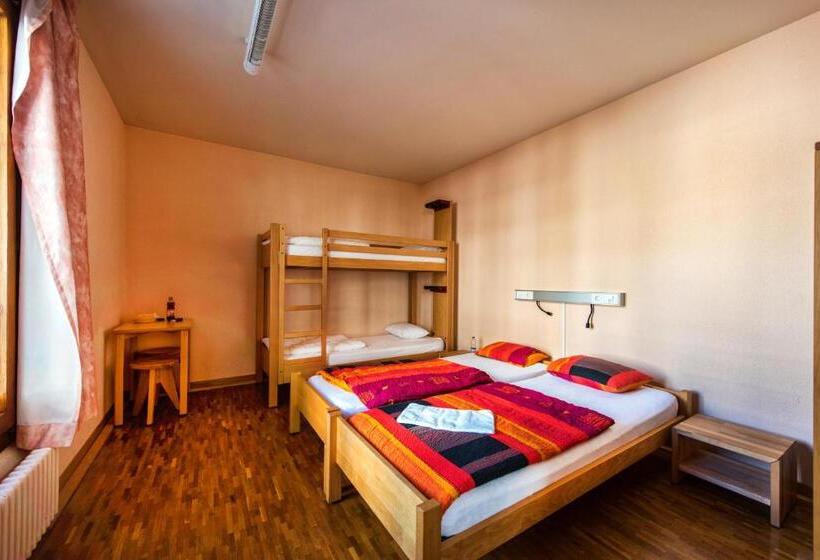 اتاق استاندارد چهار تخته, Geneva Hostel
