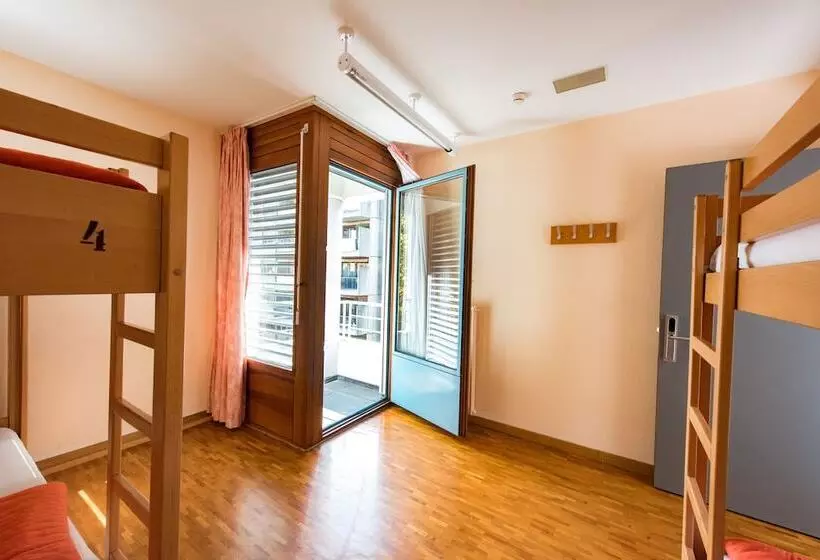 Standard Kolmen Hengen Huone Jaettu kylpyhuone, Geneva Hostel