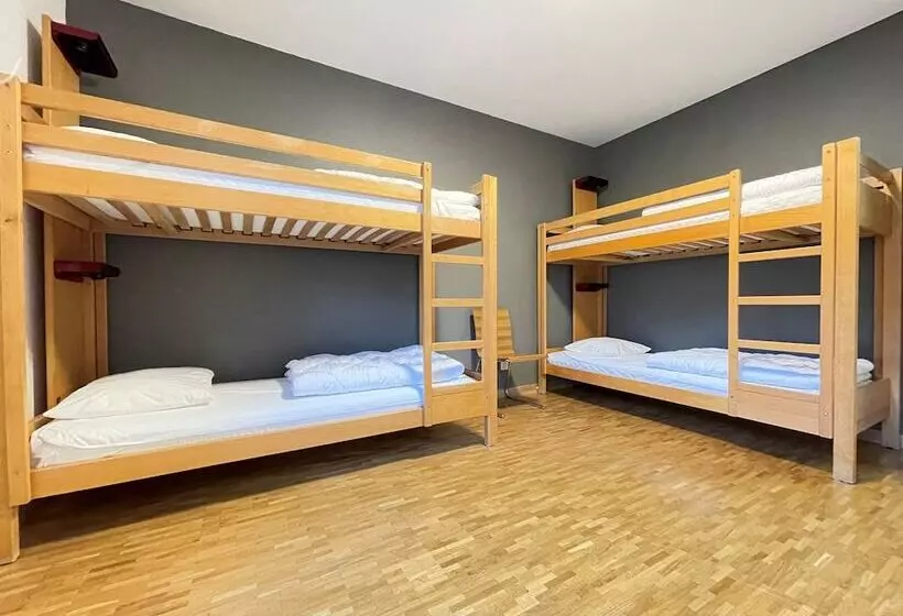 Vuode Makuusalissa, Geneva Hostel