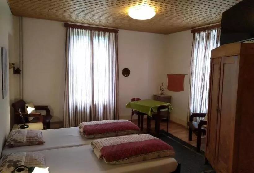 スタンダードスタジオ, Maison D Hôtes De La Gare