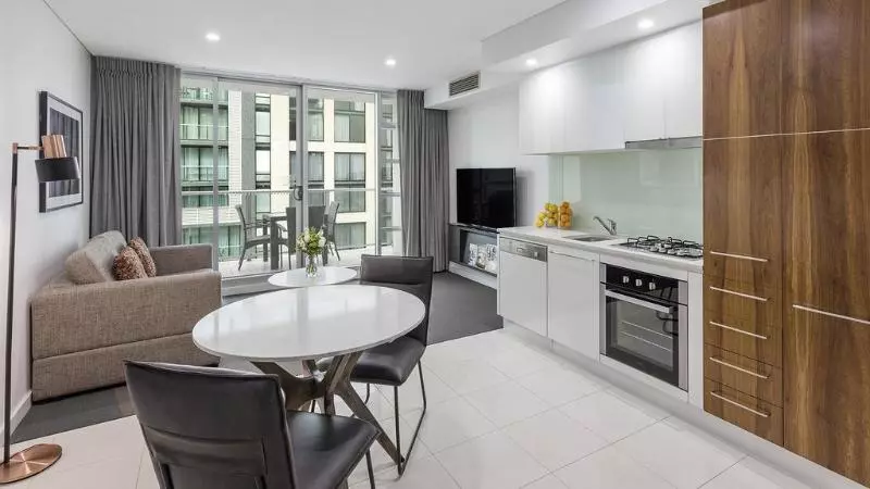 一ベッドルームエクゼクティブアパートメント, Oaks Adelaide Embassy Suites