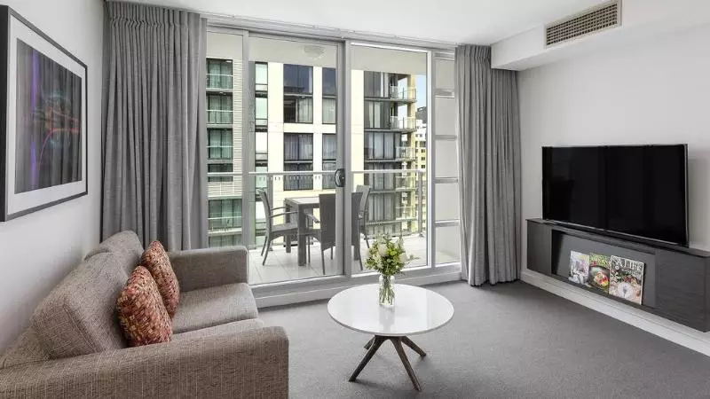 一ベッドルームエクゼクティブアパートメント, Oaks Adelaide Embassy Suites