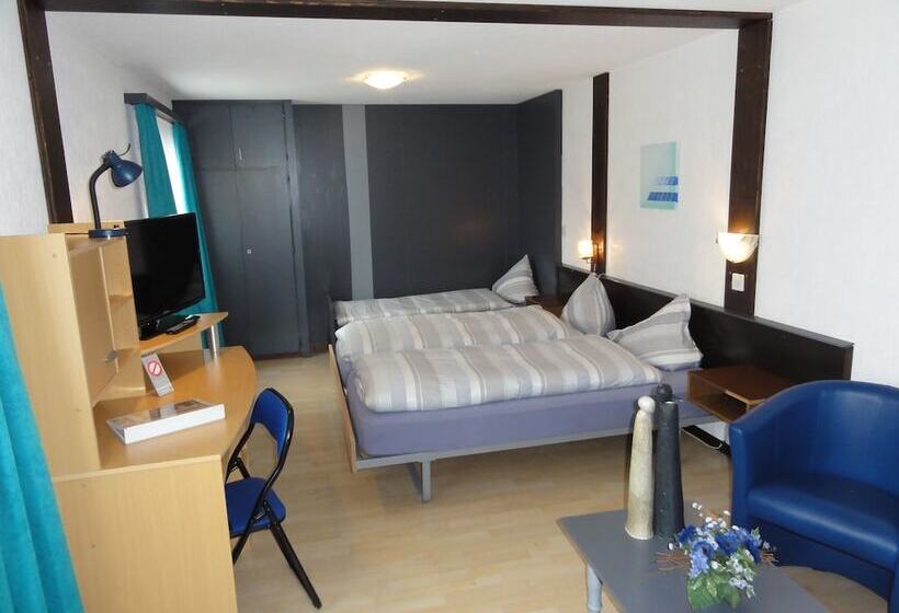 חדר סטנדרט לשלושה, Primavera