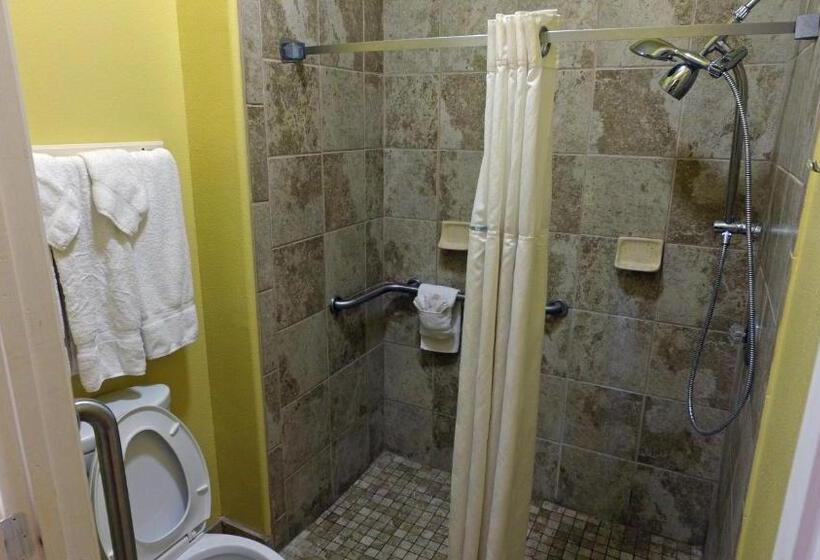 מיטת קינג בסוויטה, Ramada By Wyndham & Suites South Padre Island