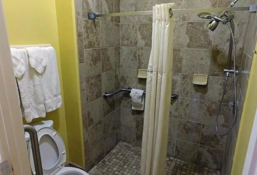 キングサイズベッドのスタンダードルーム, Ramada By Wyndham & Suites South Padre Island