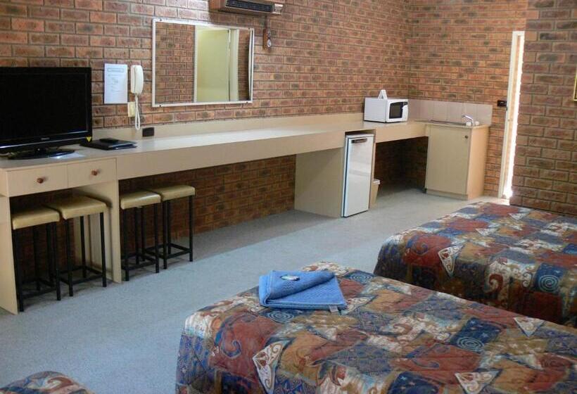 اتاق خانوادگی, Settlement Motor Inn