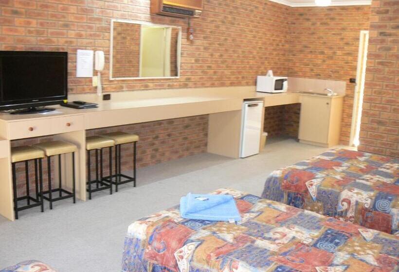 اتاق خانوادگی, Settlement Motor Inn
