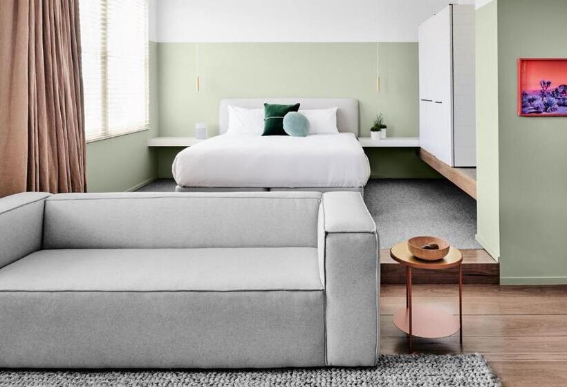 スイート, The Prince