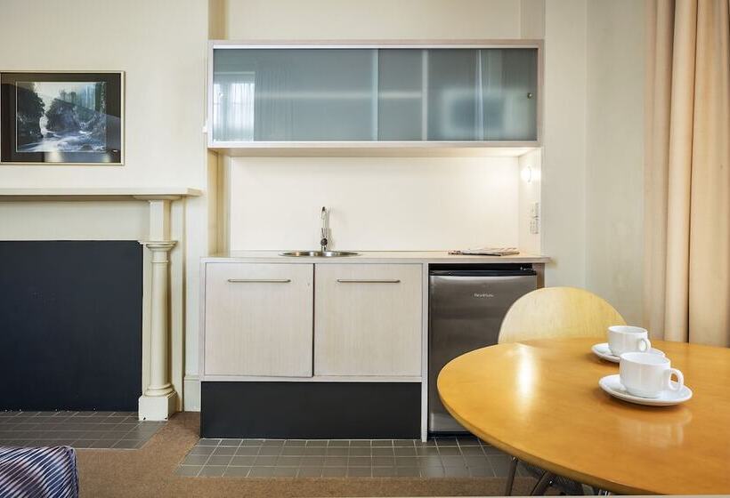 标准工作室, Quest Trinity House