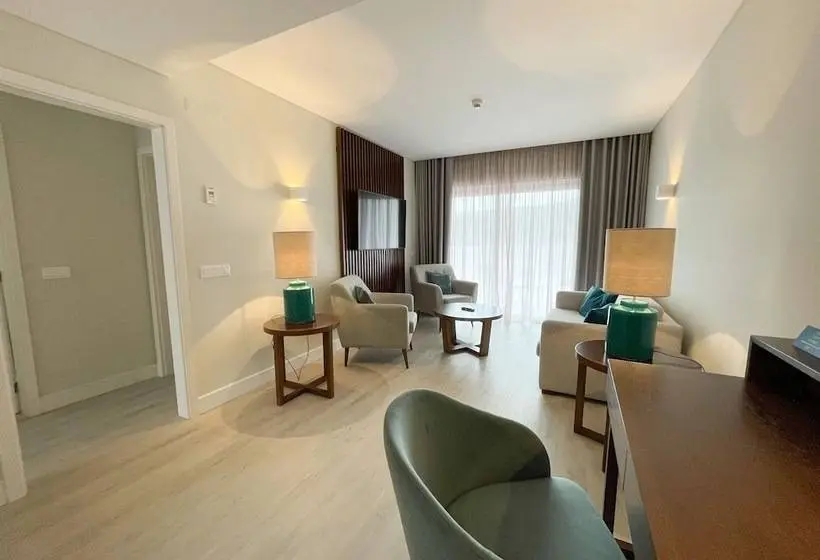 سوئیت پریمیوم با چشم‌انداز دریا, Four Points By Sheraton Sesimbra