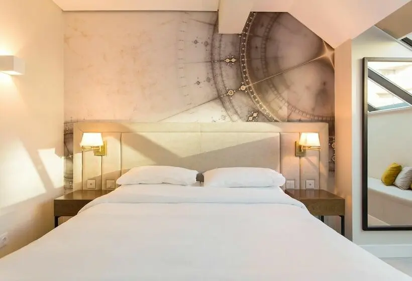 سوئیت پریمیوم با چشم‌انداز استخر, Four Points By Sheraton Sesimbra