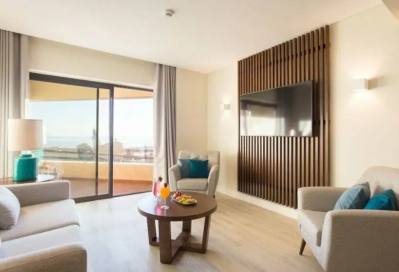 سوئیت پریمیوم با چشم‌انداز استخر, Four Points By Sheraton Sesimbra