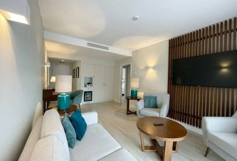 سوئیت پریمیوم با چشم‌انداز دریا, Four Points By Sheraton Sesimbra