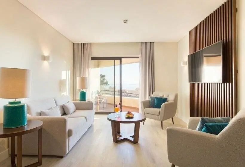 سوئیت پریمیوم با چشم‌انداز استخر, Four Points By Sheraton Sesimbra