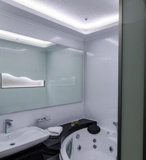 סוויטת דלוקס נוף לים, Akti Ouranoupoli Beach Resort