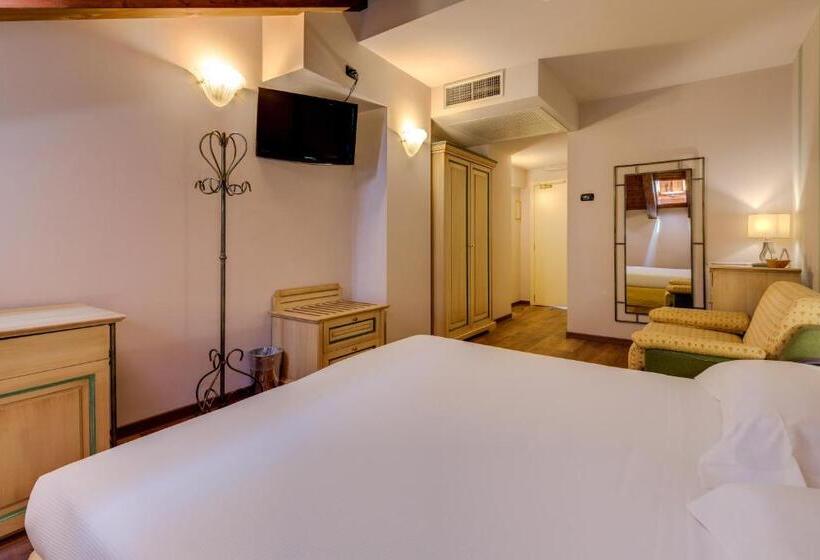 חדר משפחתי, Art & Hotel Aeroporto