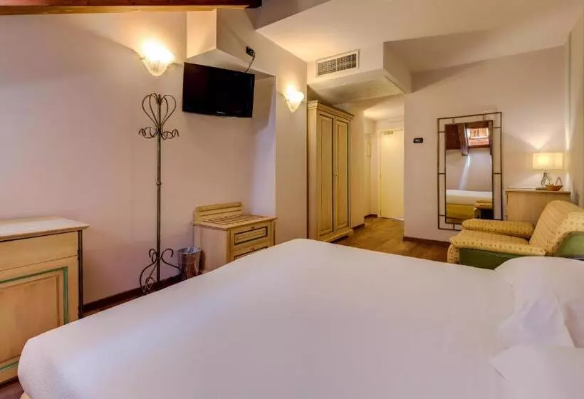 Perhehuone, Art & Hotel Aeroporto