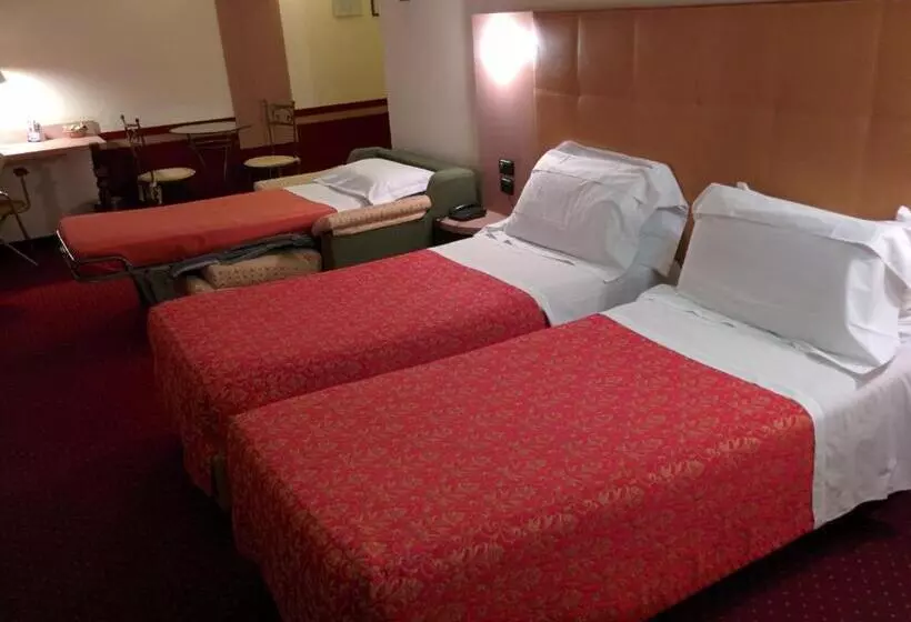 Standard Kolmen Hengen Huone, Art & Hotel Aeroporto