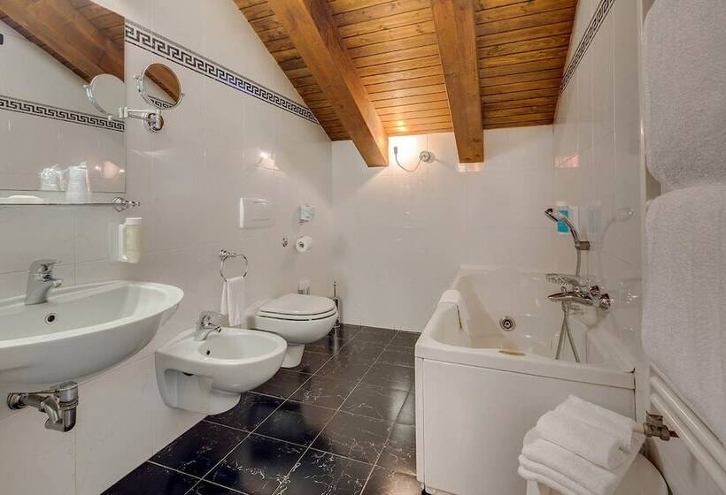 חדר משפחתי, Art & Hotel Aeroporto