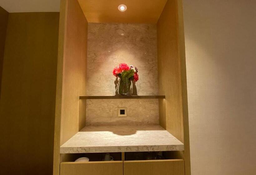 اتاق استاندارد سه نفره, Grand Dragon