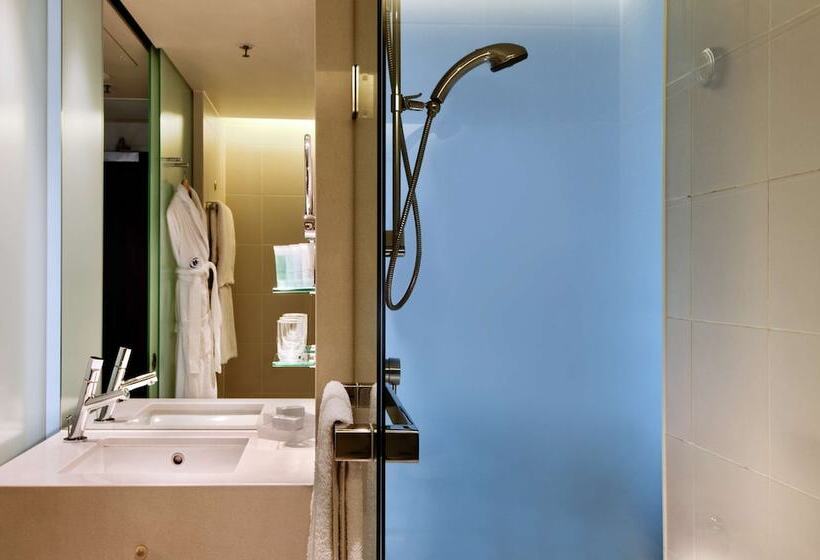 جناح, Hilton Sydney