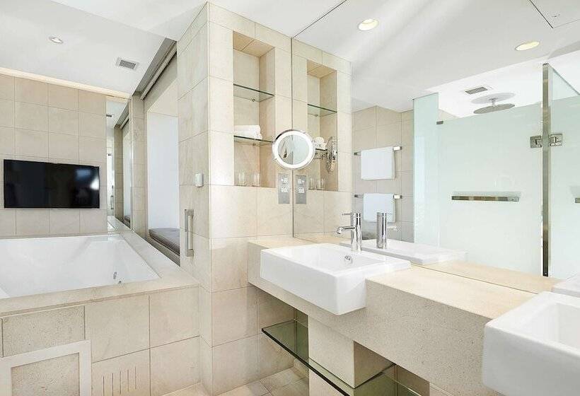 جناح, Hilton Sydney