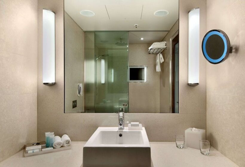 جناح, Hilton Sydney