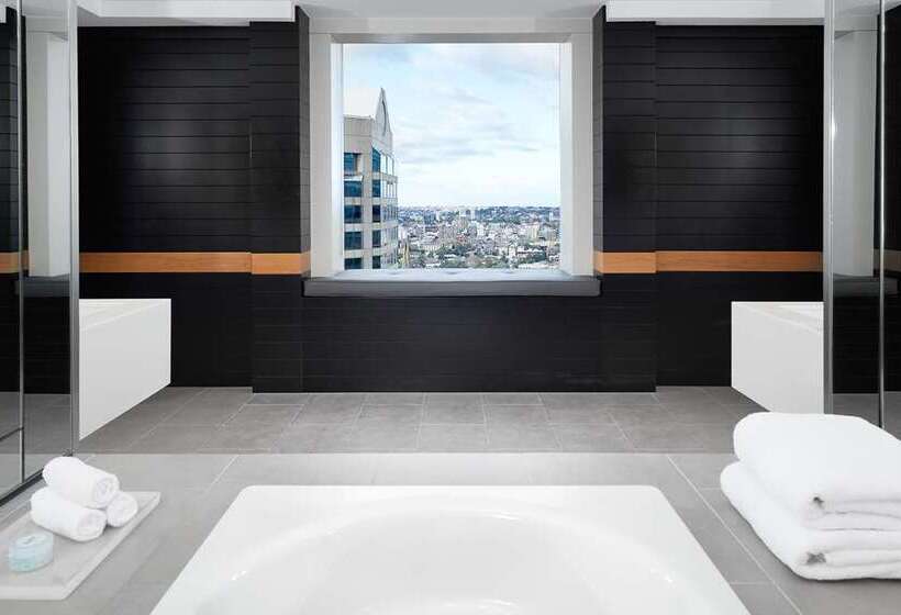 جناح, Hilton Sydney