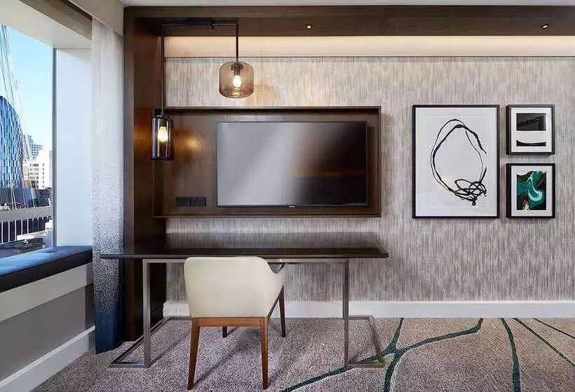 اتاق اجرایی با تخت بزرگ, Hilton Sydney