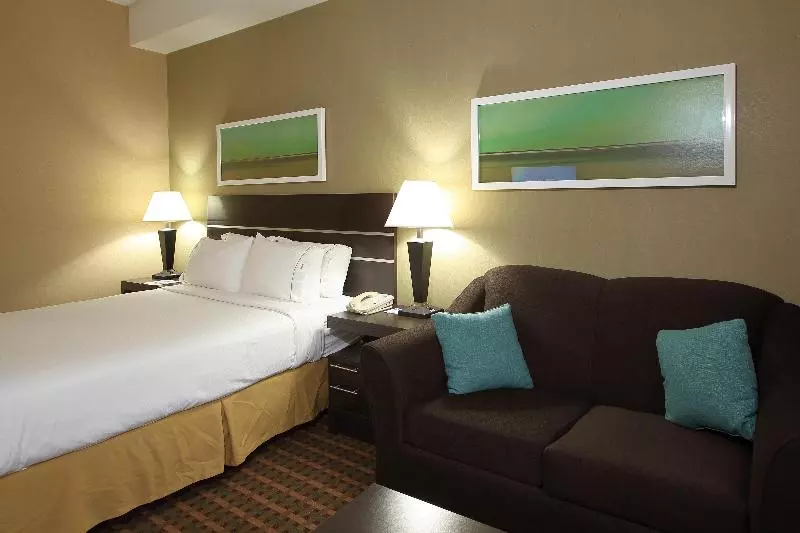 キングサイズベッドのジュニアスイート, Holiday Inn Express Hotel & Suites Vernon, An Ihg