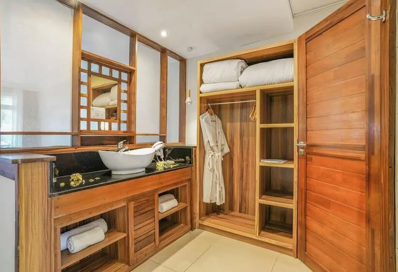 اتاق لوکس, Le Peninsula Bay Beach Resort & Spa
