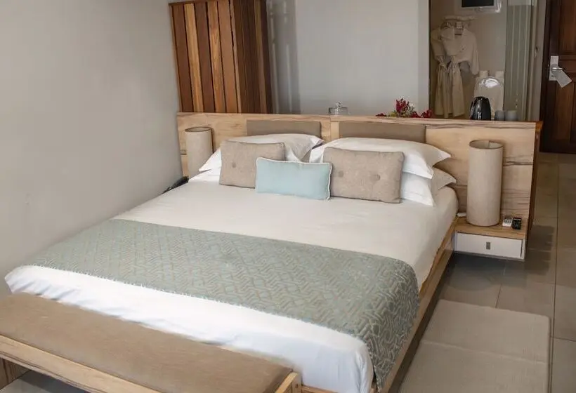 اتاق استاندارد با چشم‌انداز دریا, Le Peninsula Bay Beach Resort & Spa