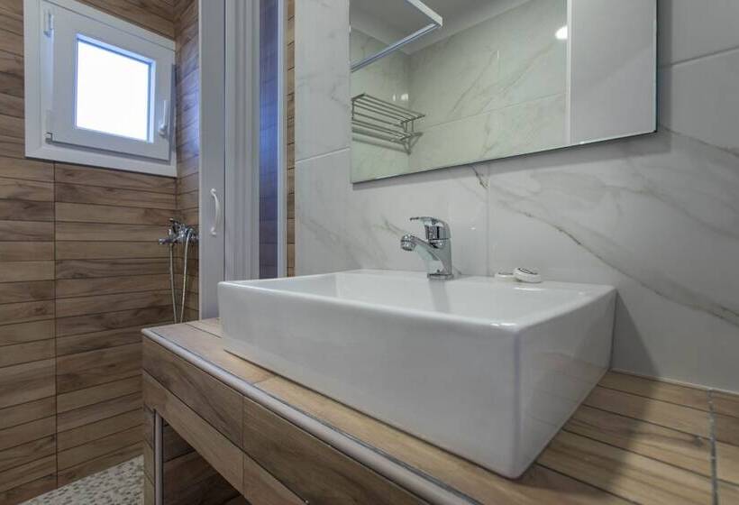 スタンダードトリプルルーム, Mare Naxia