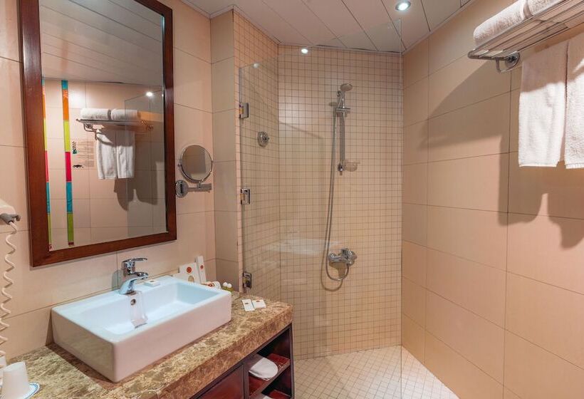 بانگلوی استاندارد, Nubian Village, Families And Couples Only