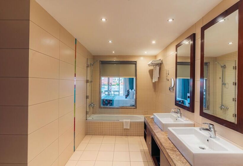 سوییت خانوادگی, Nubian Village, Families And Couples Only