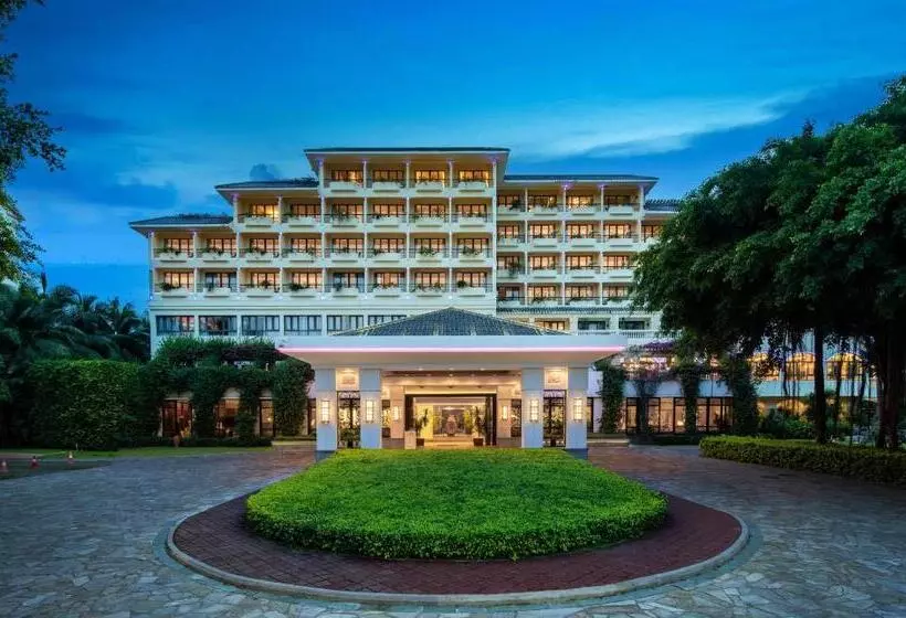 Bisneshuone, Palm Beach Resort & Spa