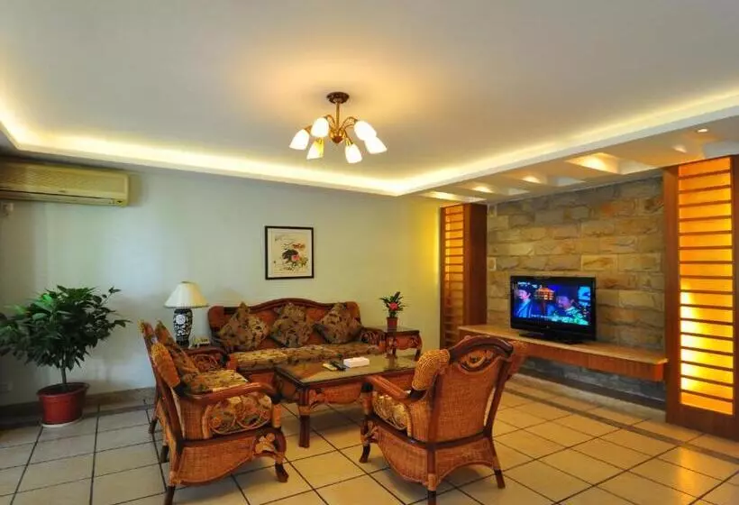 Villa 4 Makuuhuonetta, Palm Beach Resort & Spa