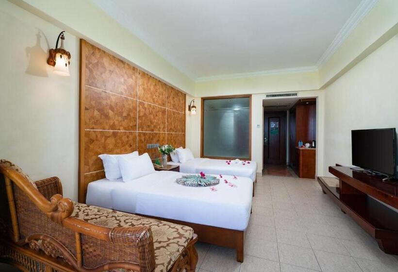 חדר דלוקס נוף לים, Palm Beach Resort & Spa