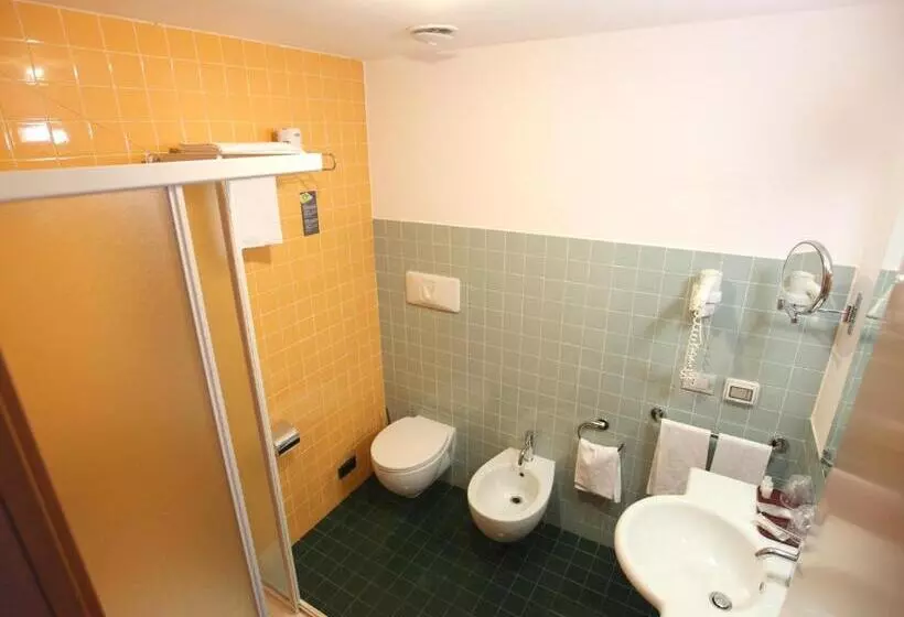 اتاق استاندارد سه نفره, Regiohotel Manfredi