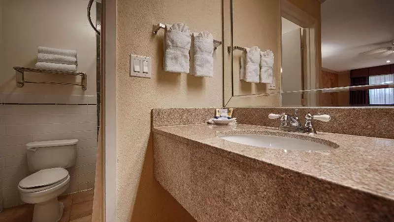 بانگلوی ممتاز, Iririki Island Resort & Spa